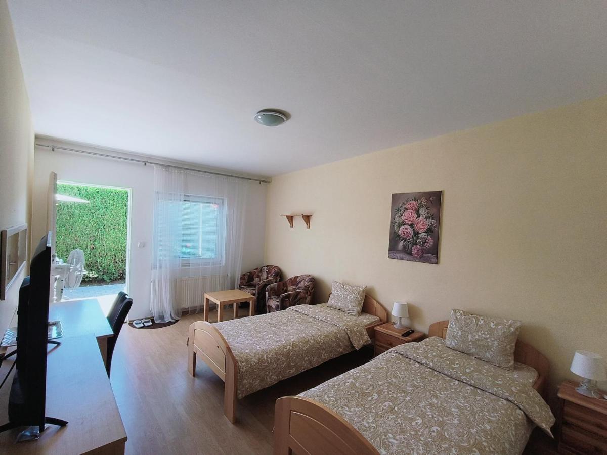 Cozy Room With Garden In Bratysława Zewnętrze zdjęcie