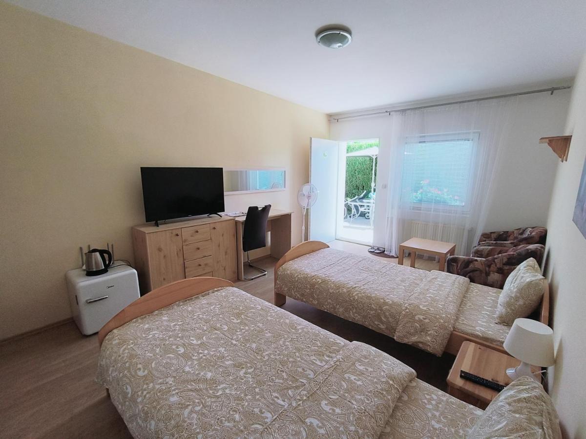 Cozy Room With Garden In Bratysława Zewnętrze zdjęcie