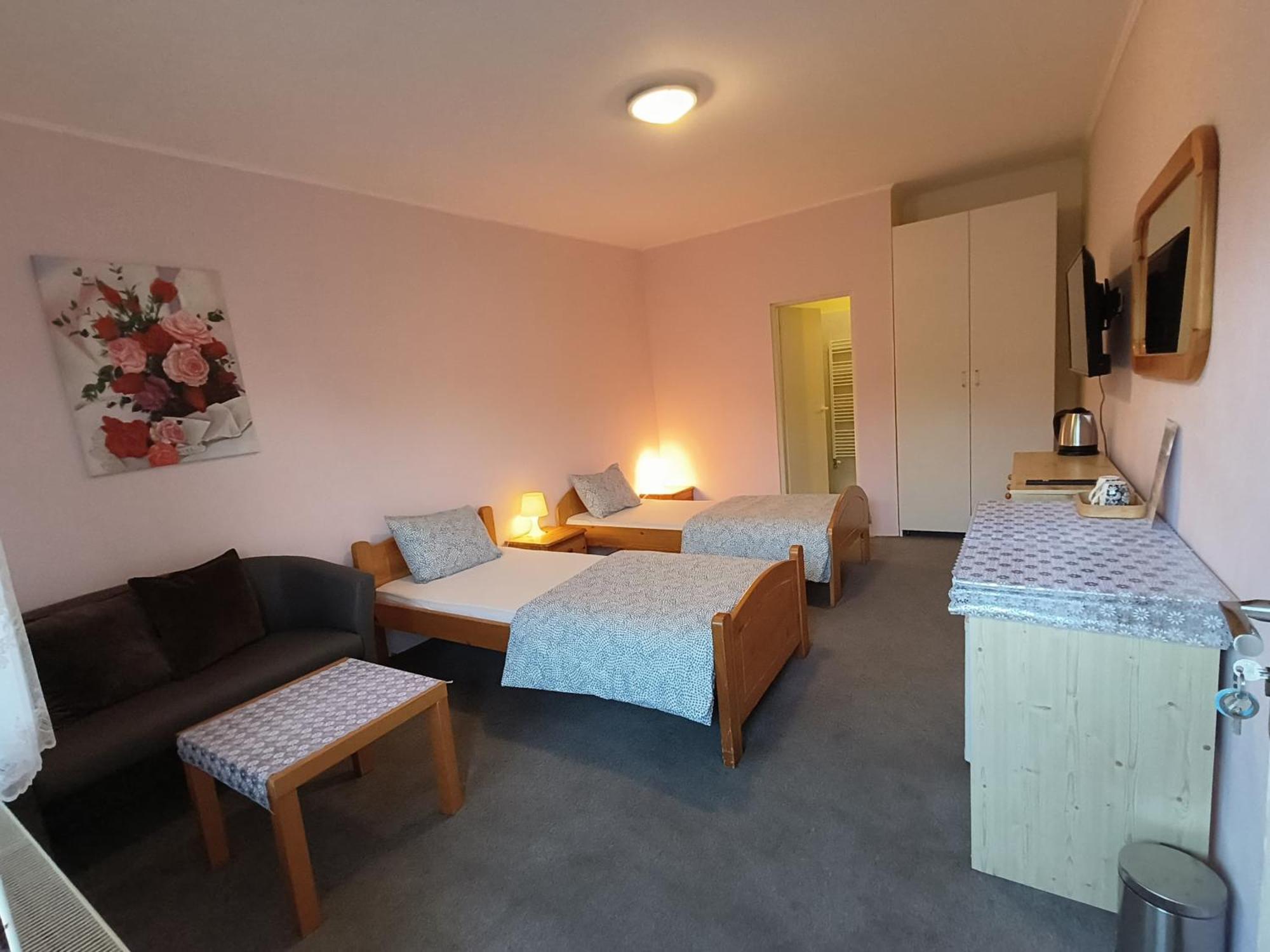 Cozy Room With Garden In Bratysława Zewnętrze zdjęcie