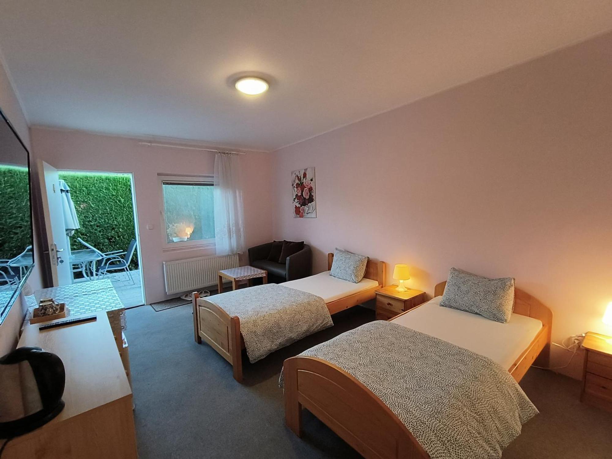 Cozy Room With Garden In Bratysława Zewnętrze zdjęcie