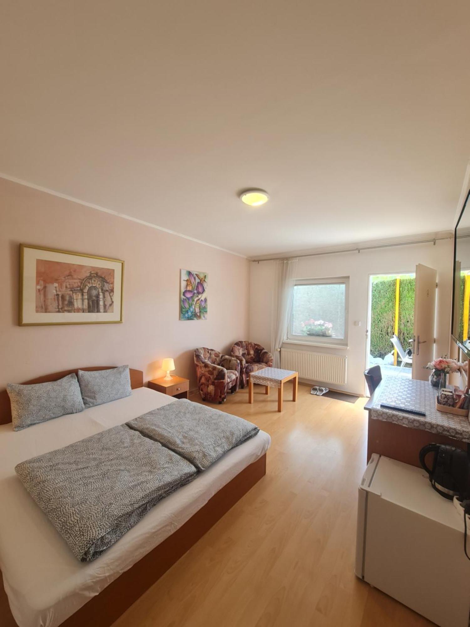 Cozy Room With Garden In Bratysława Zewnętrze zdjęcie