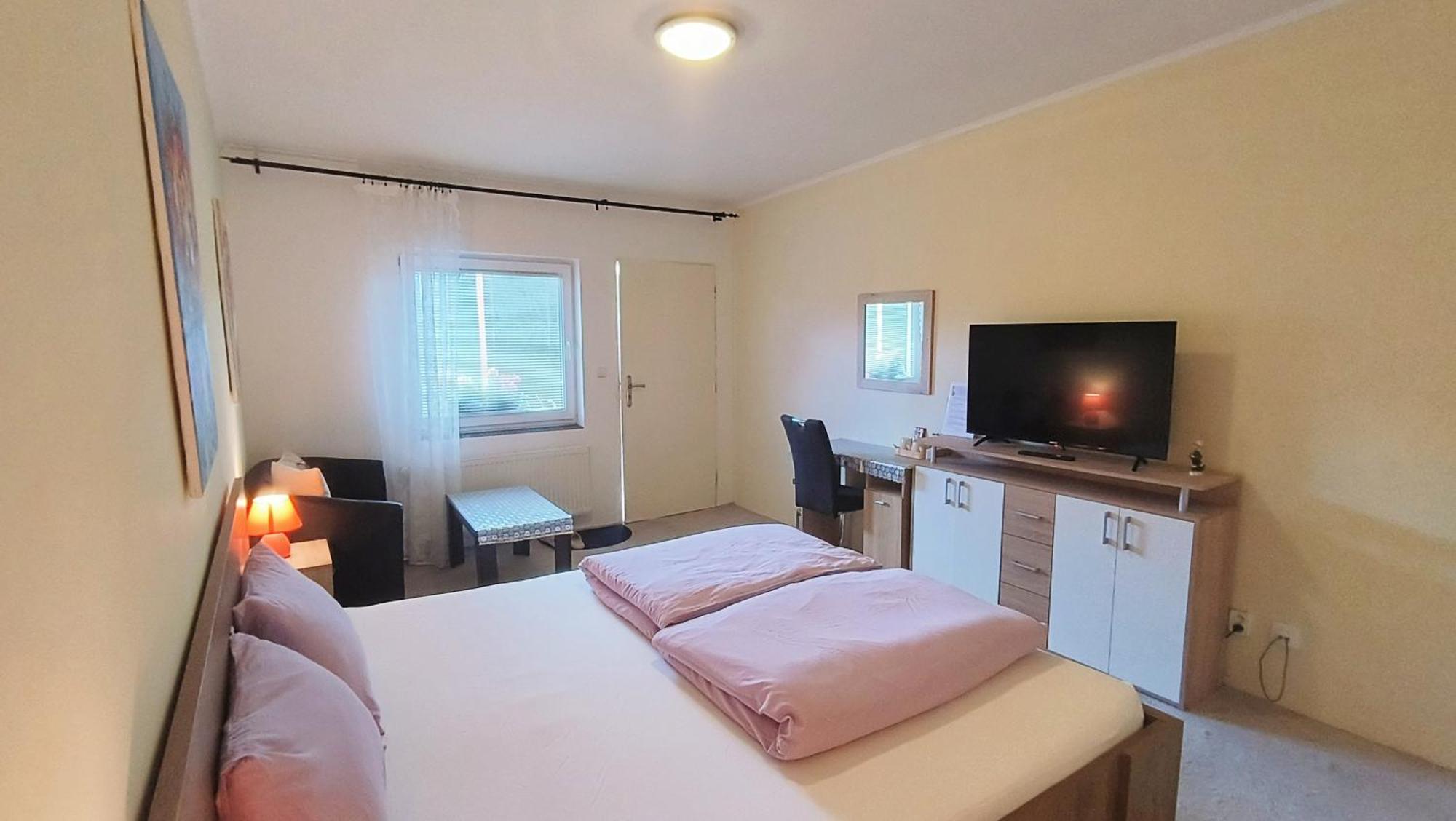 Cozy Room With Garden In Bratysława Zewnętrze zdjęcie