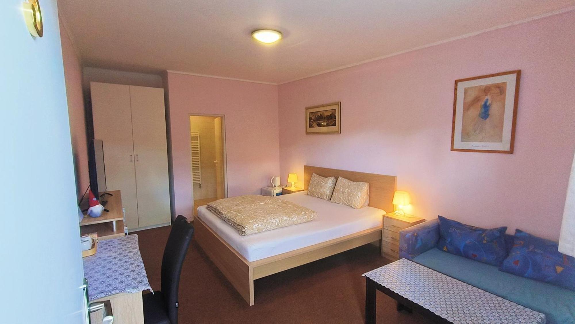 Cozy Room With Garden In Bratysława Zewnętrze zdjęcie