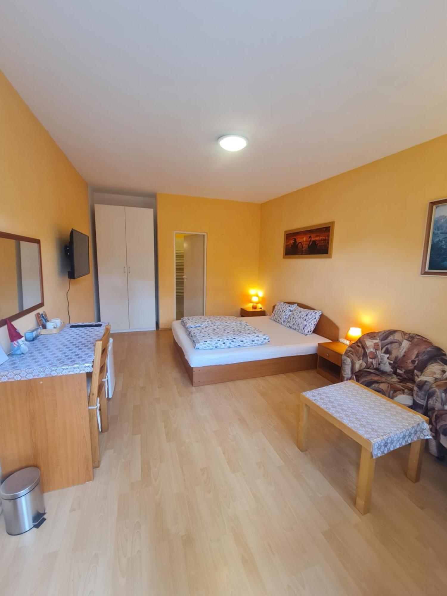 Cozy Room With Garden In Bratysława Zewnętrze zdjęcie