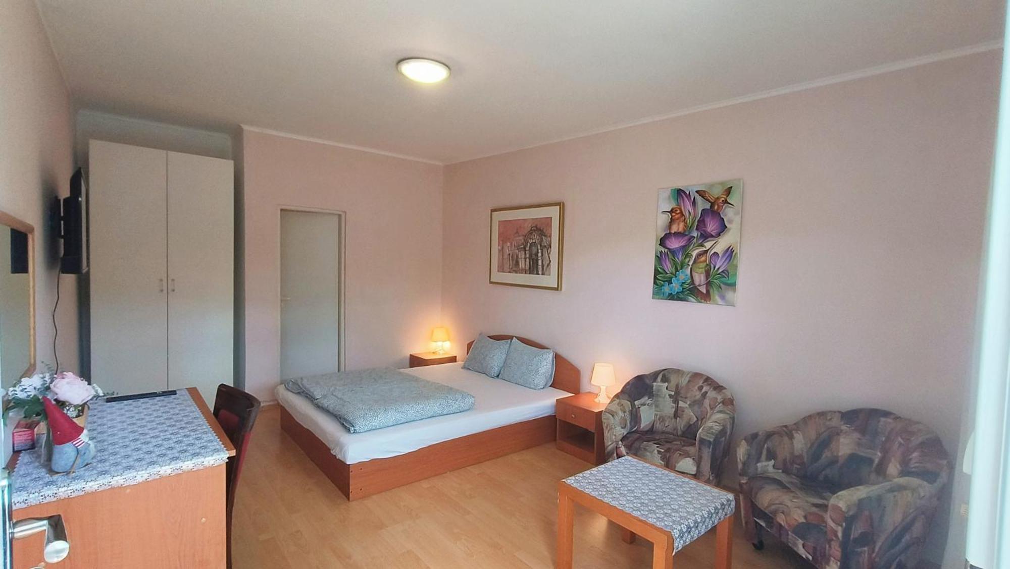 Cozy Room With Garden In Bratysława Zewnętrze zdjęcie
